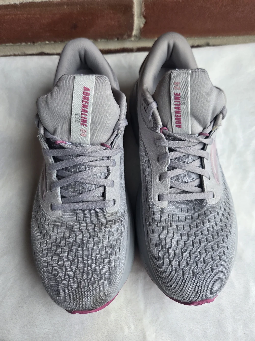 Brooks Adrenaline GTS 24 Gray Pink Running Shoes Women's Size 9 B Stability